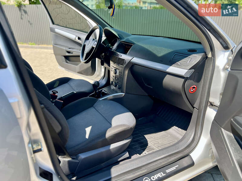 Універсал Opel Astra 2005 в Івано-Франківську