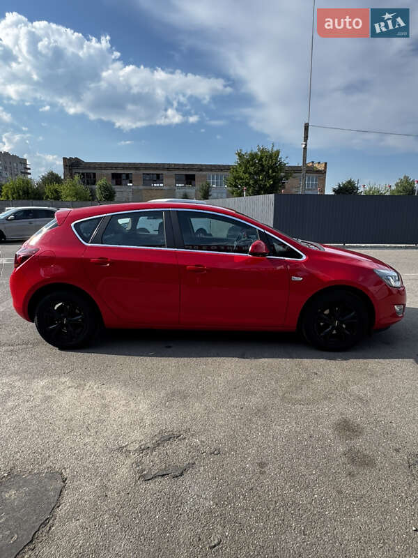 Хэтчбек Opel Astra 2011 в Каменке