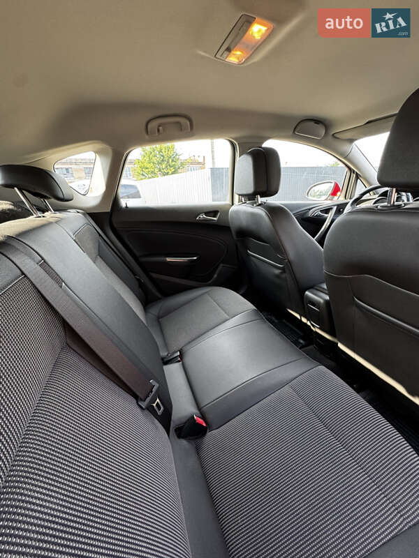Хэтчбек Opel Astra 2011 в Каменке