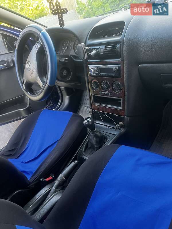 Седан Opel Astra 2004 в Золочеве