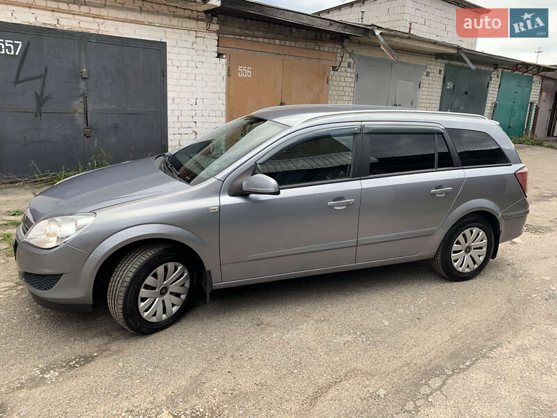 Универсал Opel Astra 2009 в Житомире
