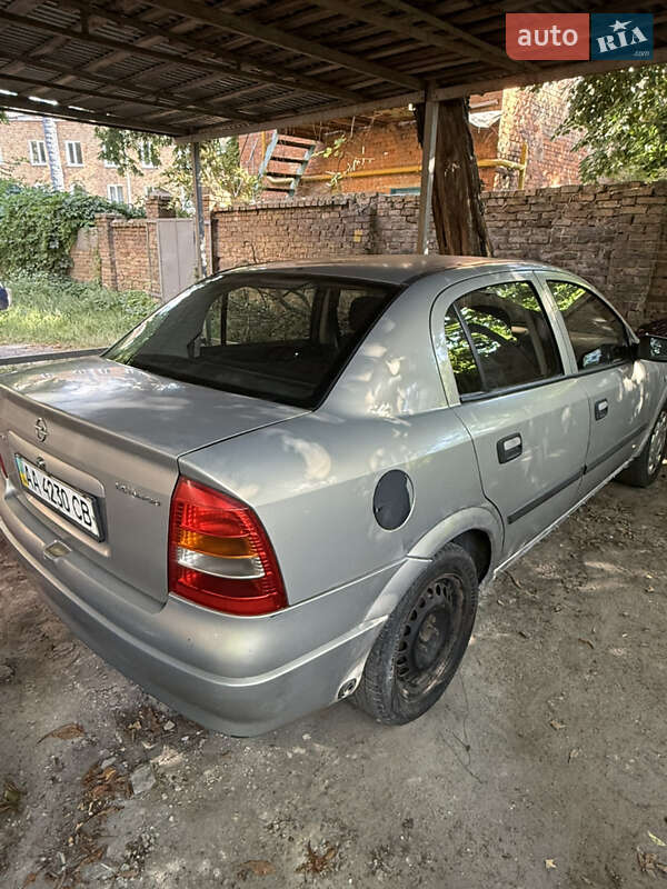 Седан Opel Astra 2006 в Києві
