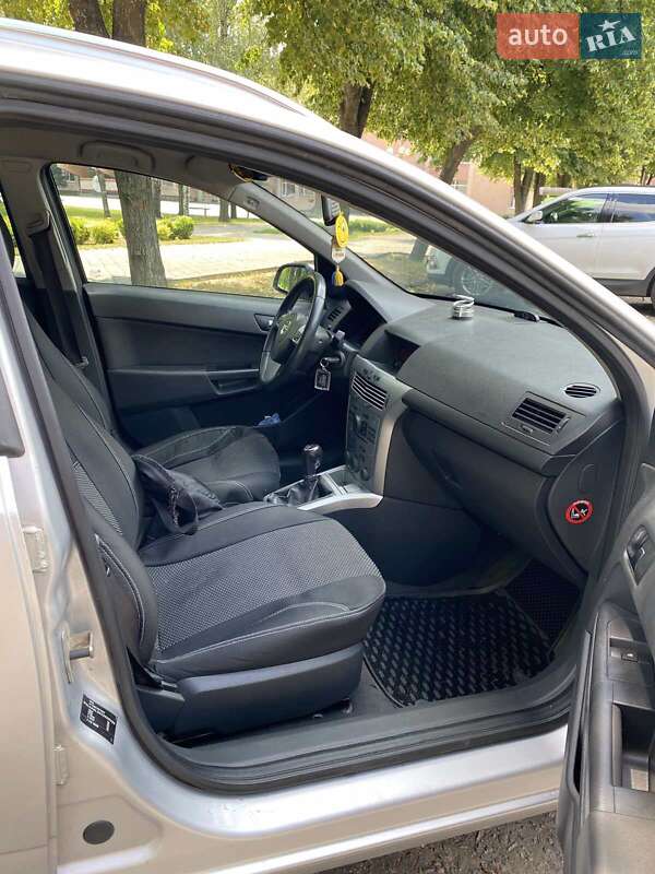 Универсал Opel Astra 2011 в Сумах
