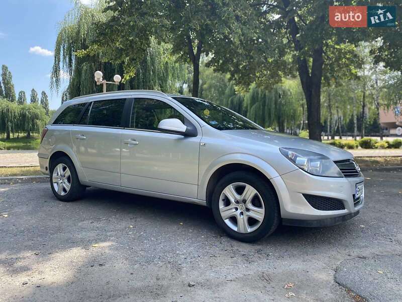 Универсал Opel Astra 2011 в Сумах