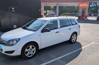 Універсал Opel Astra 2011 в Львові