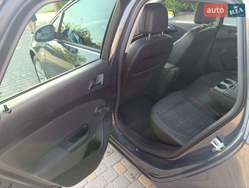 Универсал Opel Astra 2015 в Львове