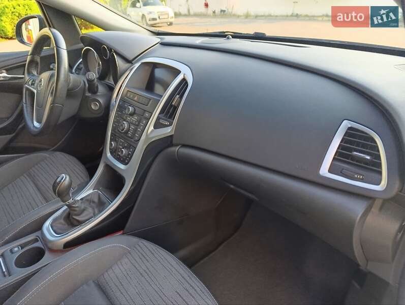 Универсал Opel Astra 2015 в Львове