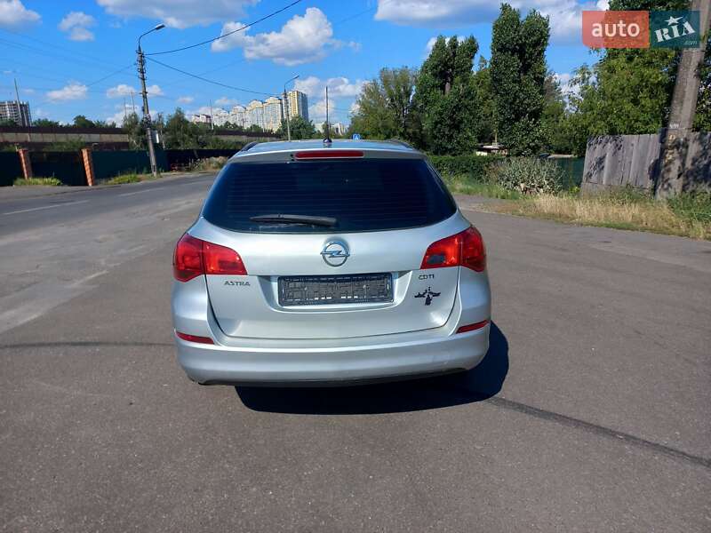 Универсал Opel Astra 2011 в Киеве