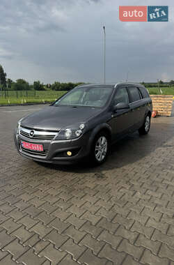Универсал Opel Astra 2009 в Луцке