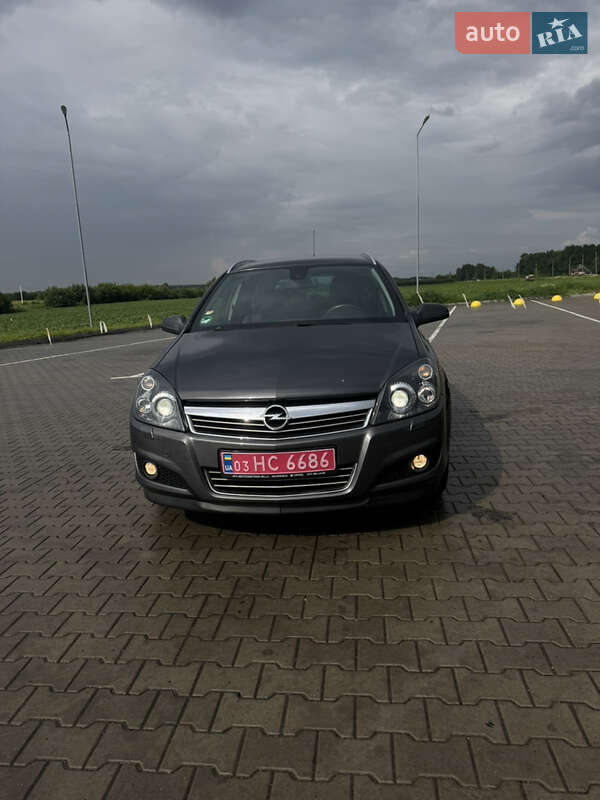 Универсал Opel Astra 2009 в Луцке