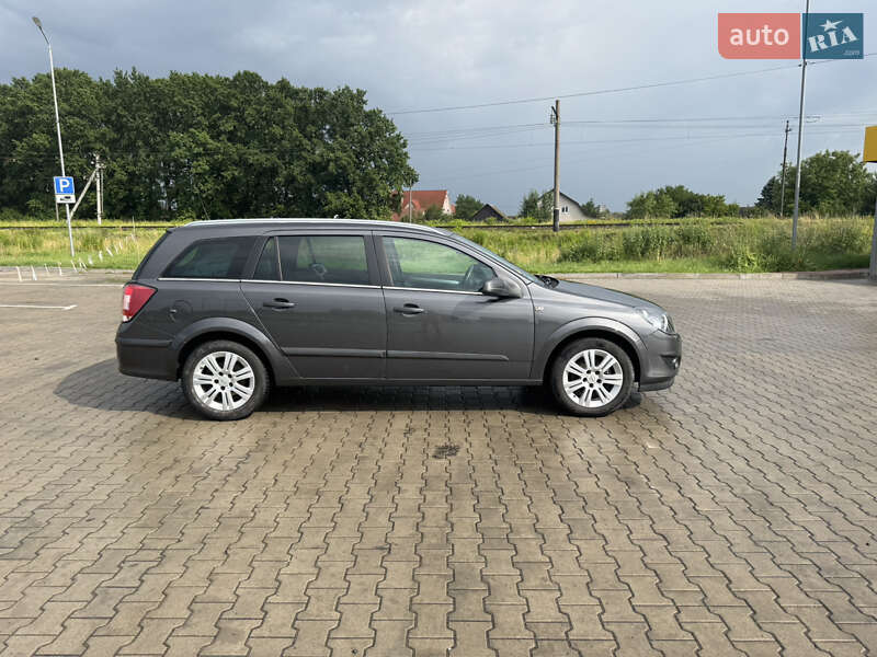 Универсал Opel Astra 2009 в Луцке