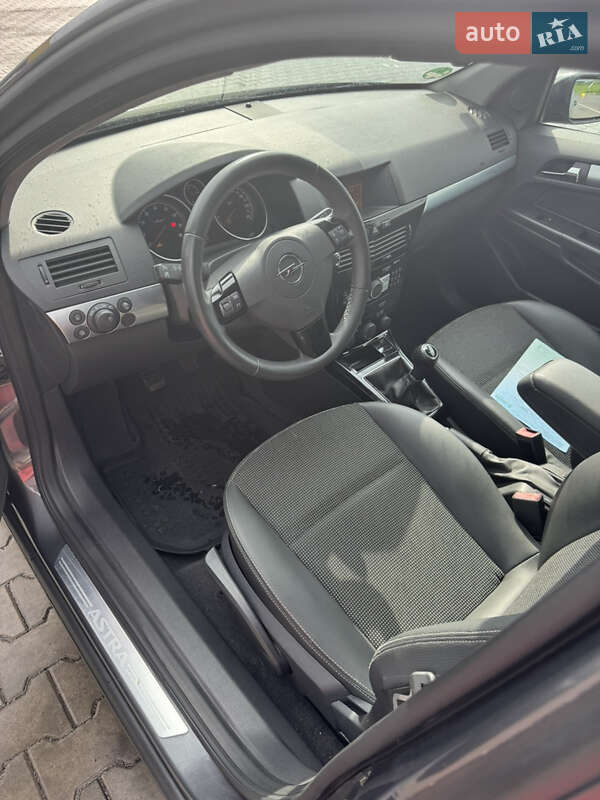 Универсал Opel Astra 2009 в Луцке
