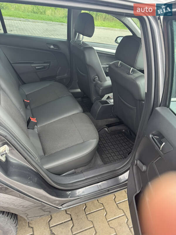 Универсал Opel Astra 2009 в Луцке