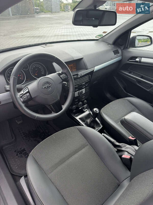 Универсал Opel Astra 2009 в Луцке