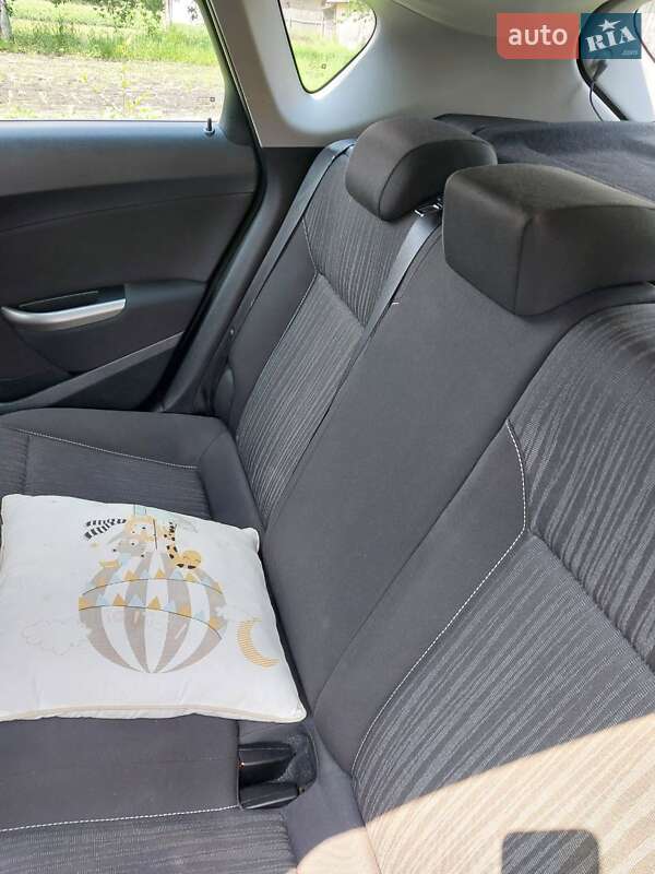 Хэтчбек Opel Astra 2009 в Ровно фото 6 Хэтчбек Opel Astra 2009 в Ровно