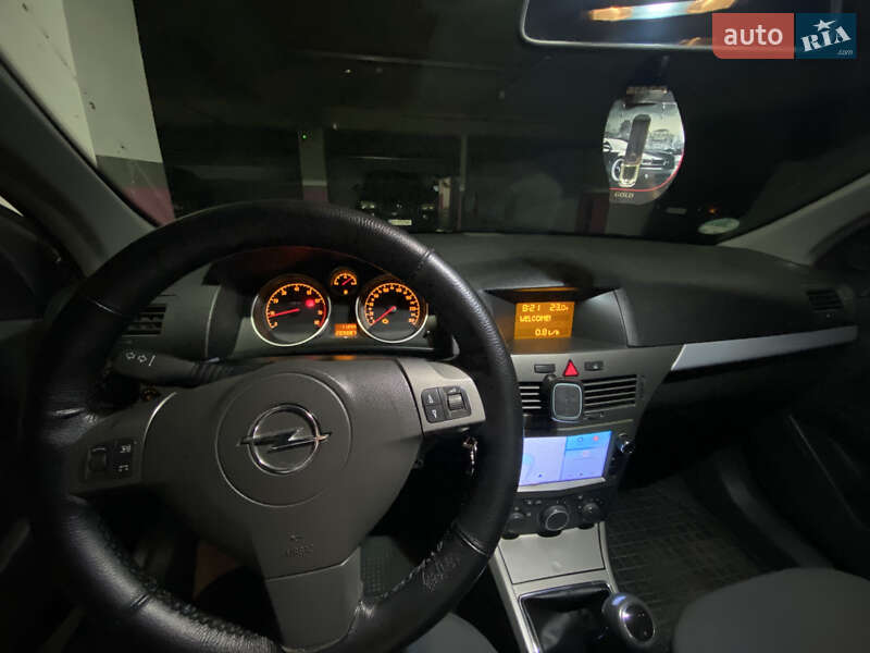 Универсал Opel Astra 2004 в Черновцах