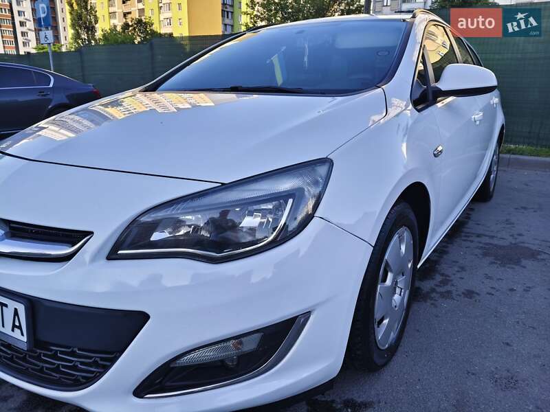 Универсал Opel Astra 2012 в 