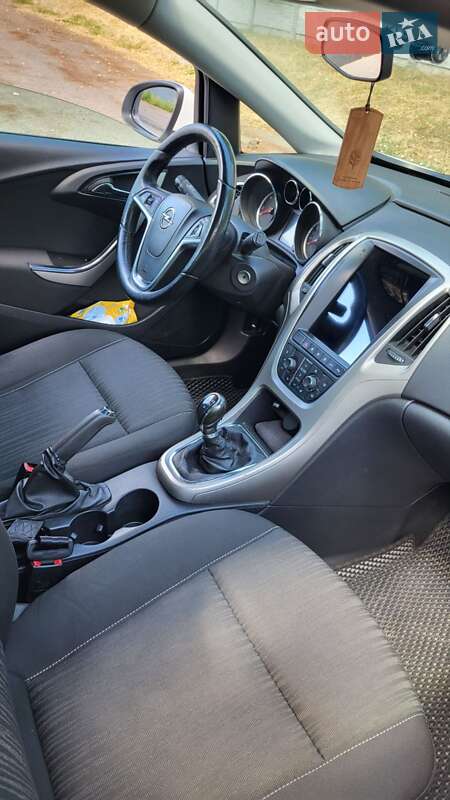 Універсал Opel Astra 2012 в Новопокровці