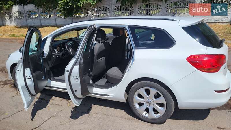 Універсал Opel Astra 2012 в Новопокровці