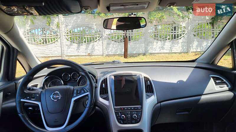 Універсал Opel Astra 2012 в Новопокровці