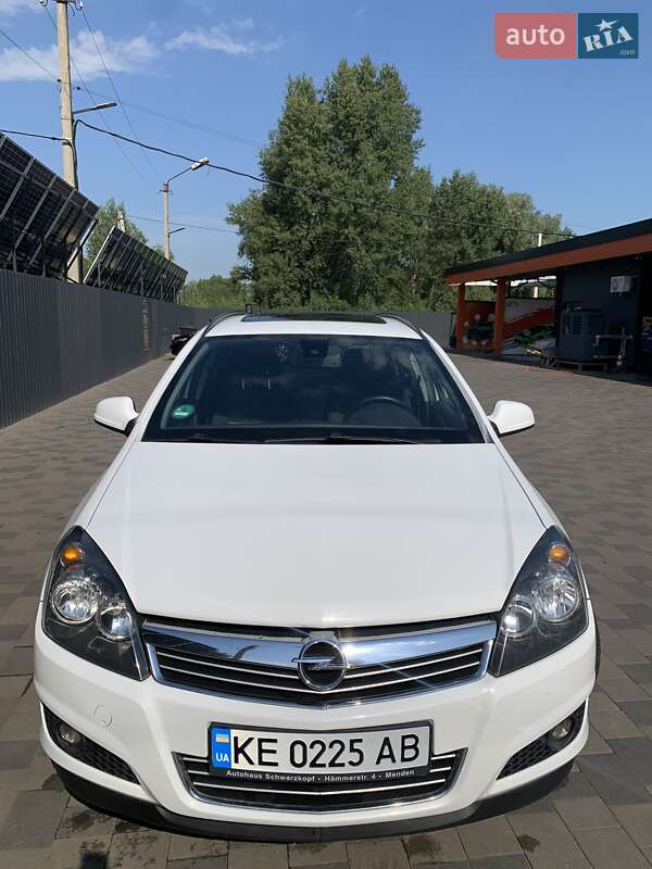 Универсал Opel Astra 2010 в Павлограде