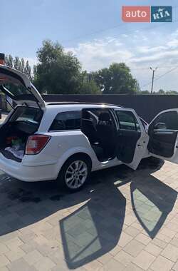 Универсал Opel Astra 2010 в 