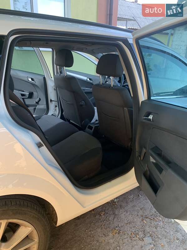 Универсал Opel Astra 2010 в Павлограде