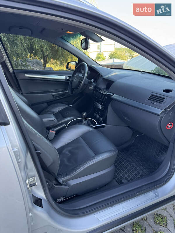 Универсал Opel Astra 2008 в Черновцах