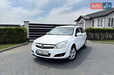 Универсал Opel Astra 2010 в Иршаве