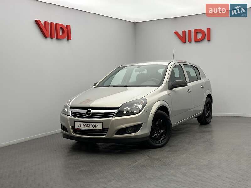 Opel Astra 2011