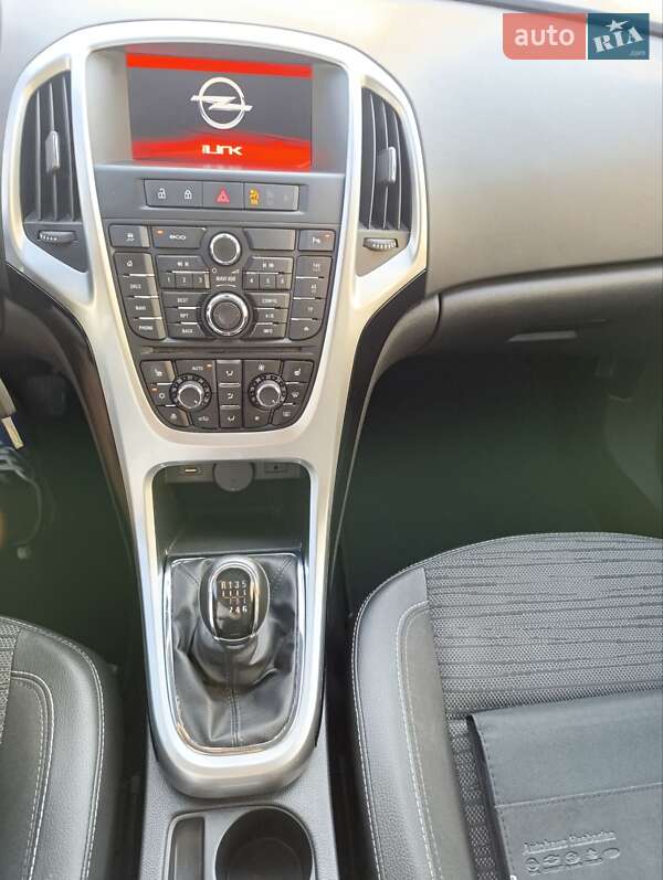 Универсал Opel Astra 2015 в Львове