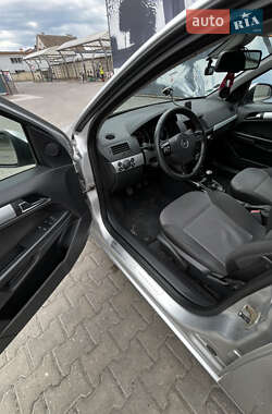 Универсал Opel Astra 2010 в 