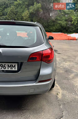 Универсал Opel Astra 2013 в 