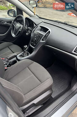 Универсал Opel Astra 2013 в 