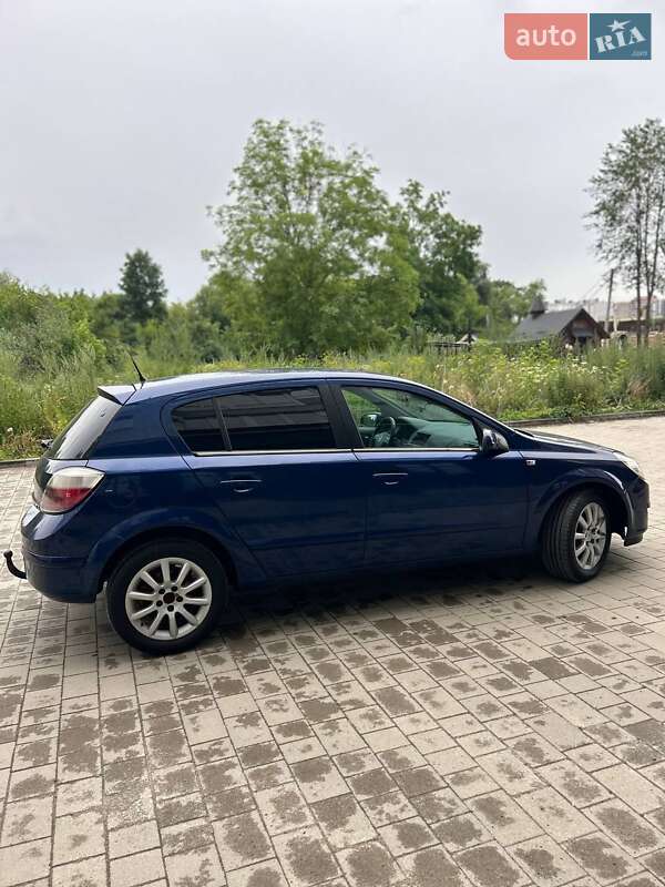 Хэтчбек Opel Astra 2004 в Ивано-Франковске