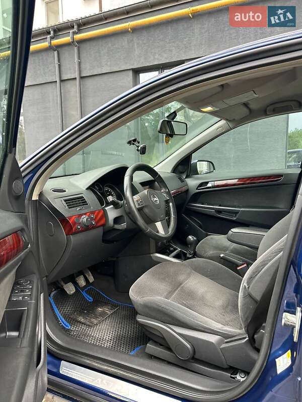 Хэтчбек Opel Astra 2004 в Ивано-Франковске