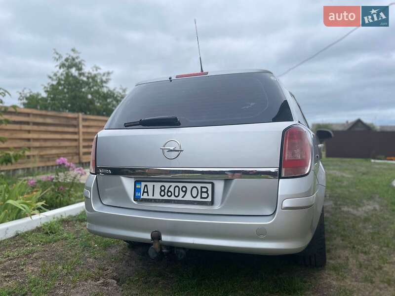 Универсал Opel Astra 2013 в Дымере