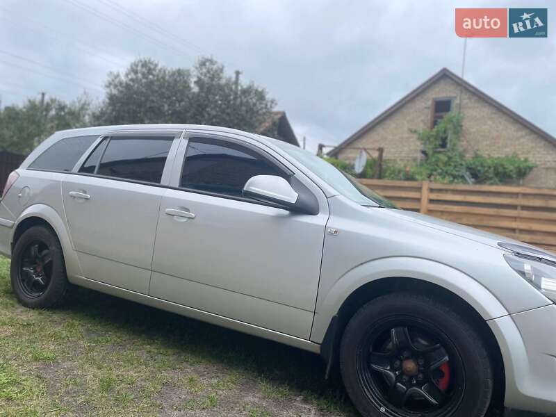 Универсал Opel Astra 2013 в Дымере