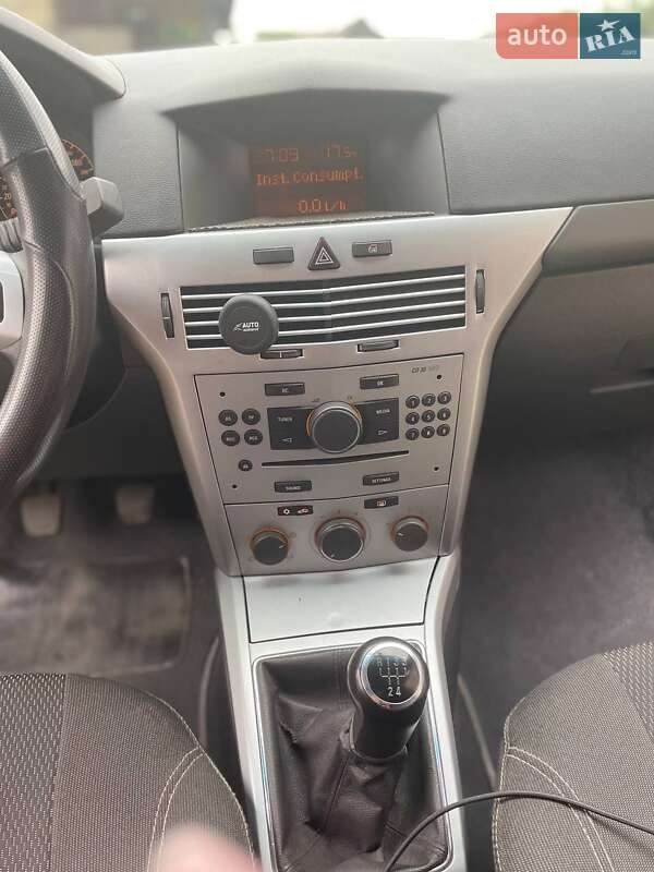 Универсал Opel Astra 2013 в Дымере