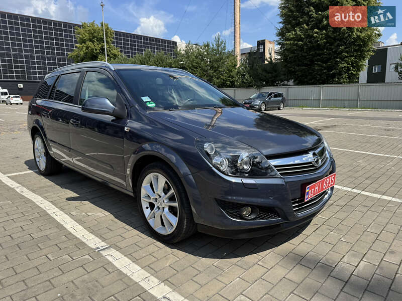 Универсал Opel Astra 2010 в Луцке