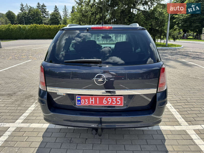Универсал Opel Astra 2010 в Луцке