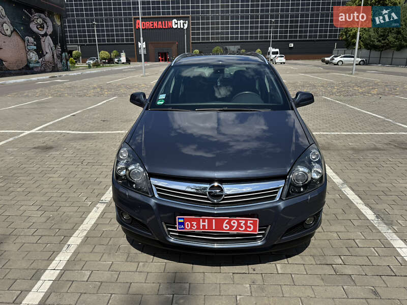 Универсал Opel Astra 2010 в Луцке
