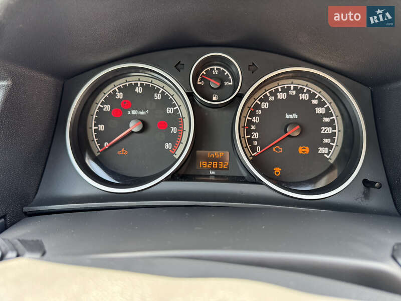 Универсал Opel Astra 2010 в Луцке
