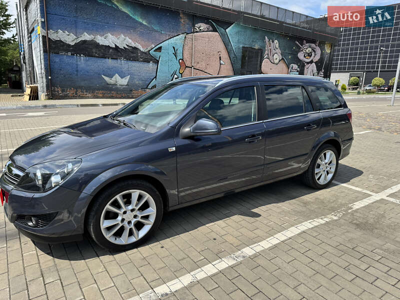 Универсал Opel Astra 2010 в Луцке