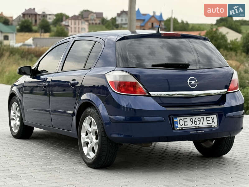 Хэтчбек Opel Astra 2006 в Черновцах