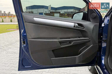 Хэтчбек Opel Astra 2006 в 