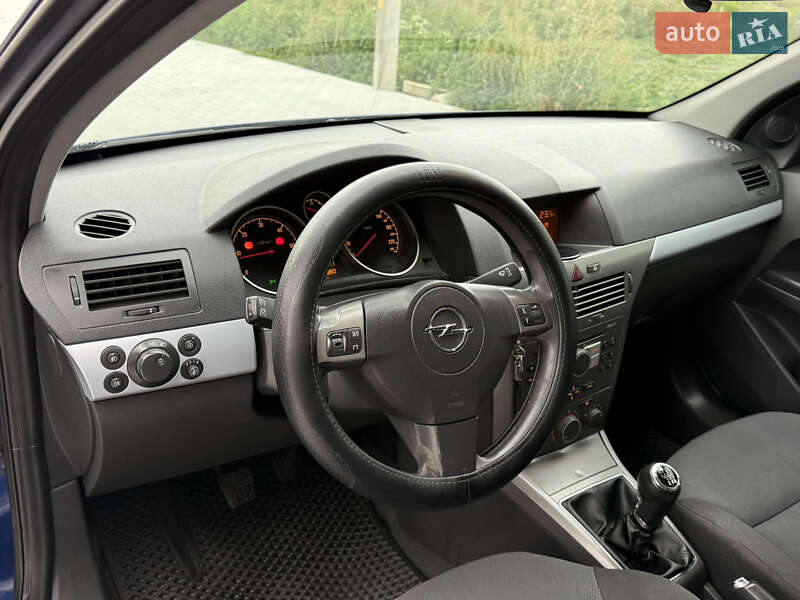 Хэтчбек Opel Astra 2006 в Черновцах