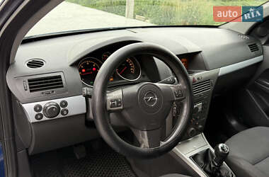 Хэтчбек Opel Astra 2006 в 