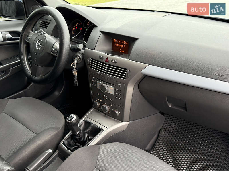 Хэтчбек Opel Astra 2006 в Черновцах