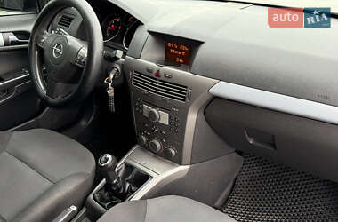 Хэтчбек Opel Astra 2006 в 